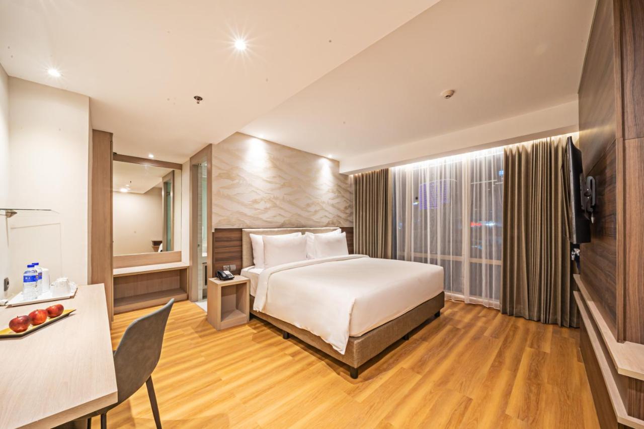 Platinum Hotel Tunjungan Сурабая Экстерьер фото