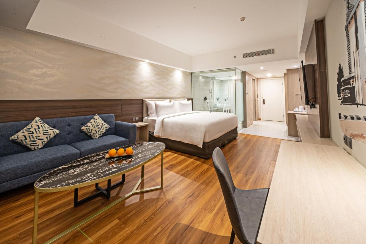 Platinum Hotel Tunjungan Сурабая Экстерьер фото