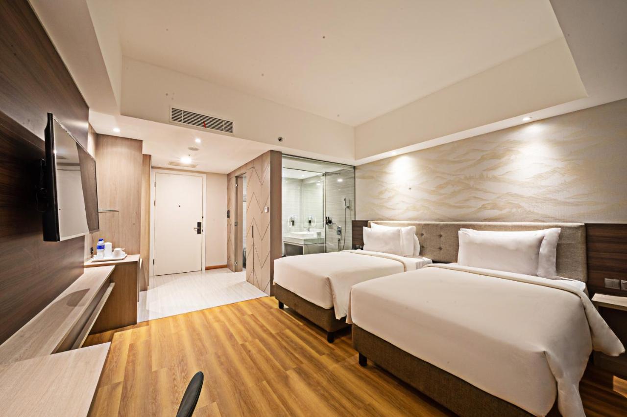 Platinum Hotel Tunjungan Сурабая Экстерьер фото