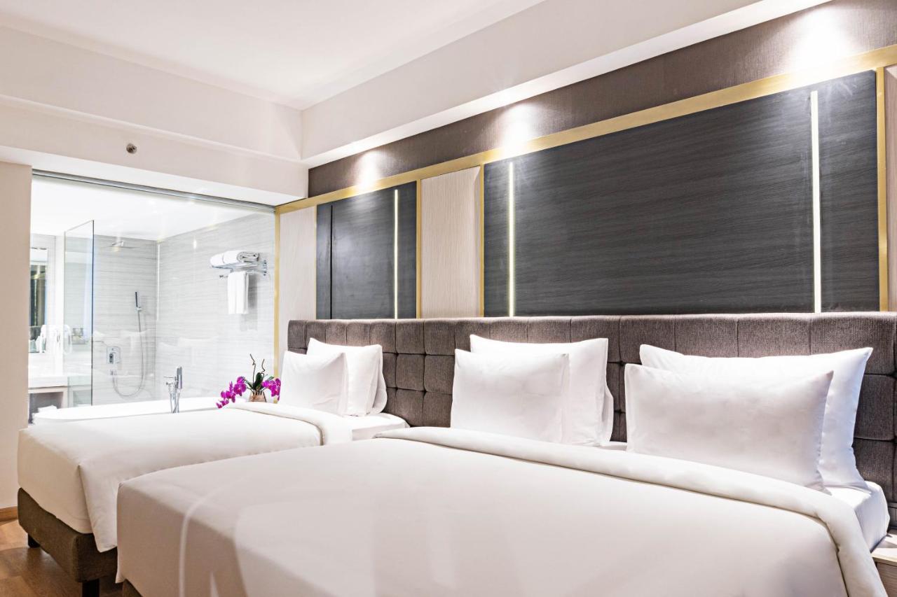 Platinum Hotel Tunjungan Сурабая Экстерьер фото