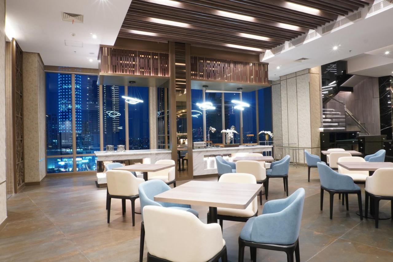 Platinum Hotel Tunjungan Сурабая Экстерьер фото