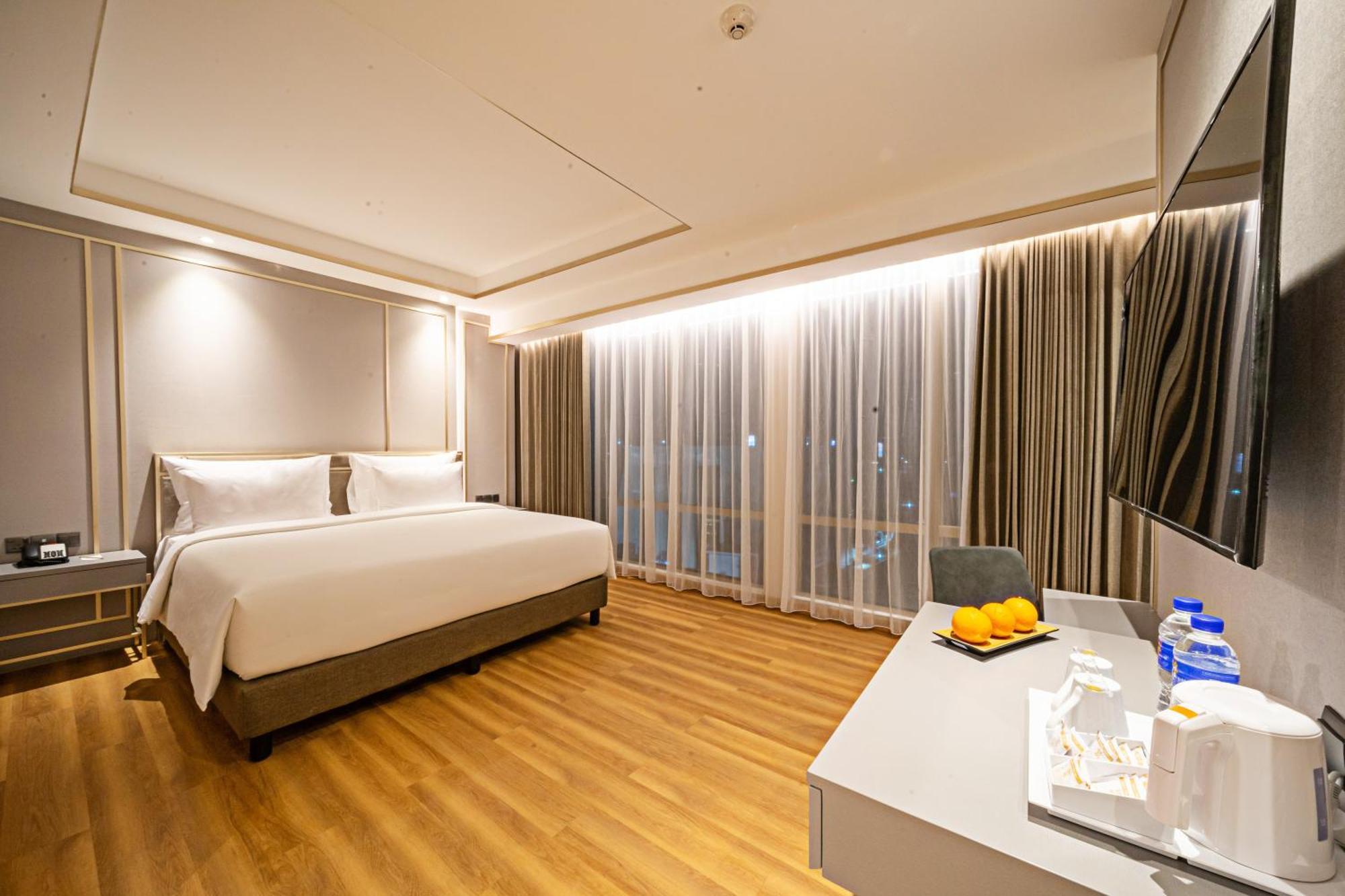 Platinum Hotel Tunjungan Сурабая Экстерьер фото