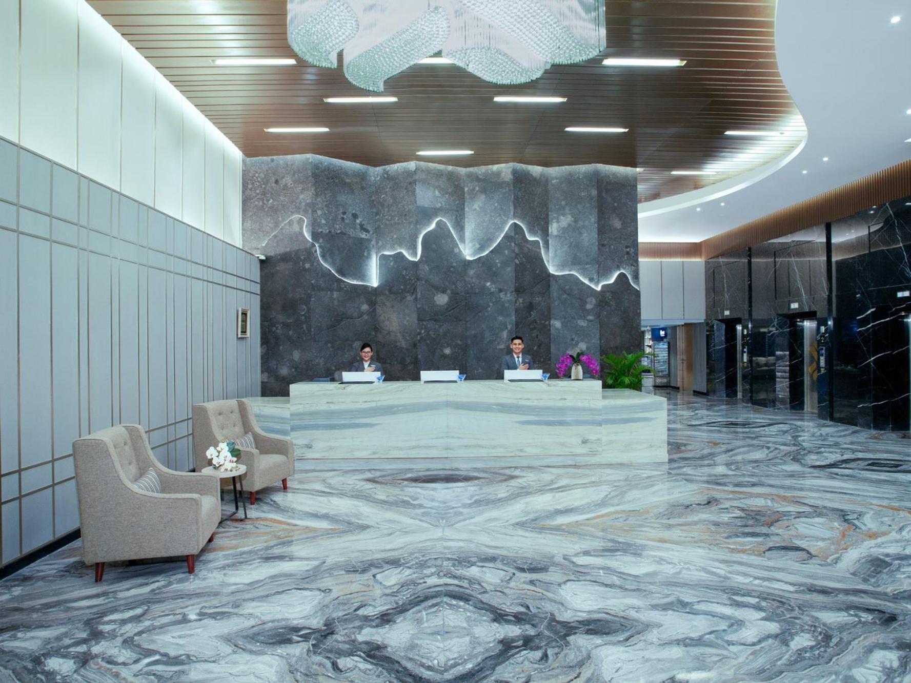 Platinum Hotel Tunjungan Сурабая Экстерьер фото