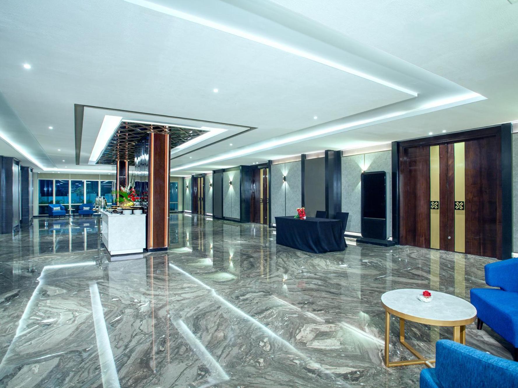 Platinum Hotel Tunjungan Сурабая Экстерьер фото